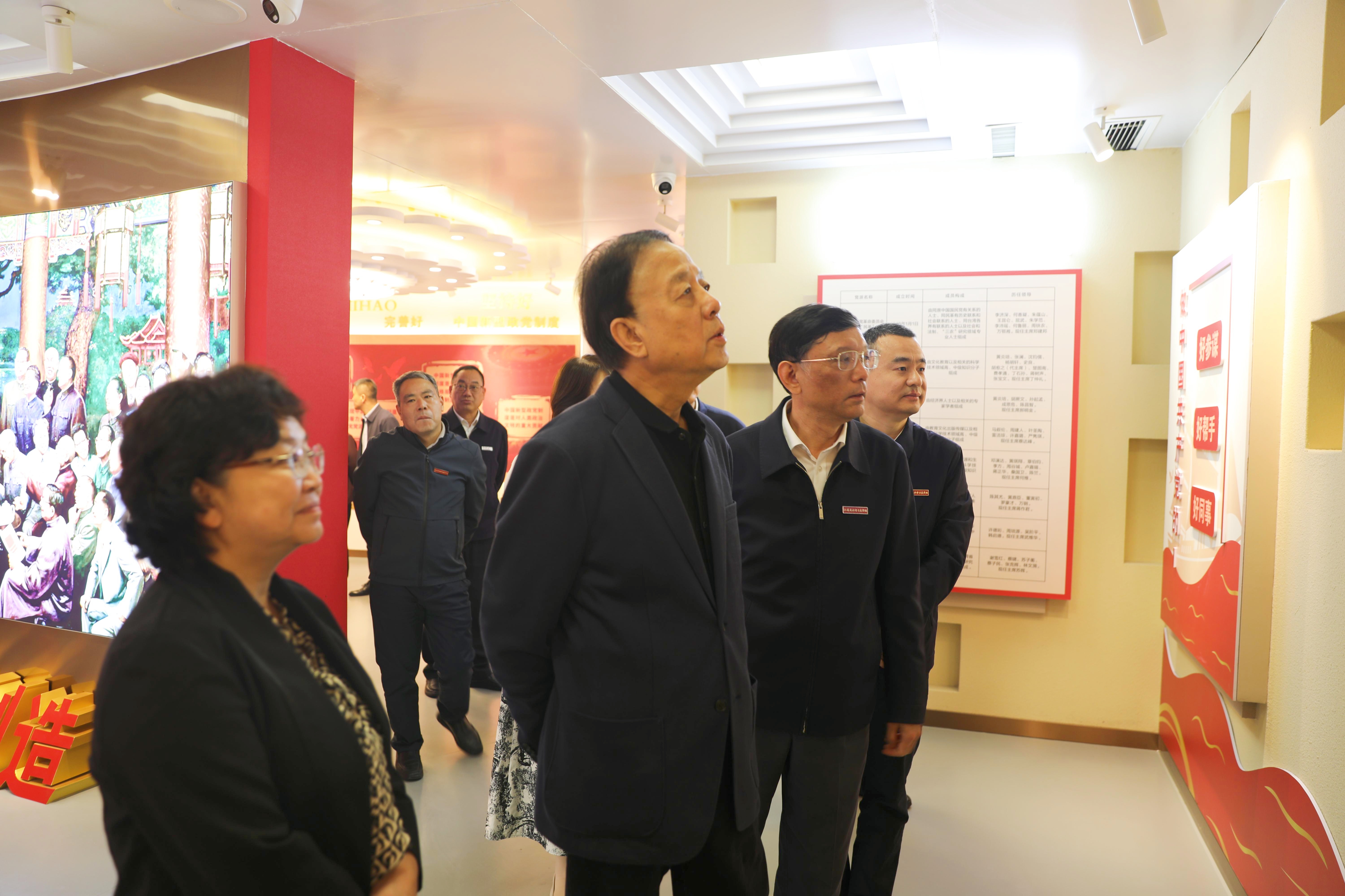 全国人大常委会副委员长、中央社会主义学院院长武维华来我院调研指导